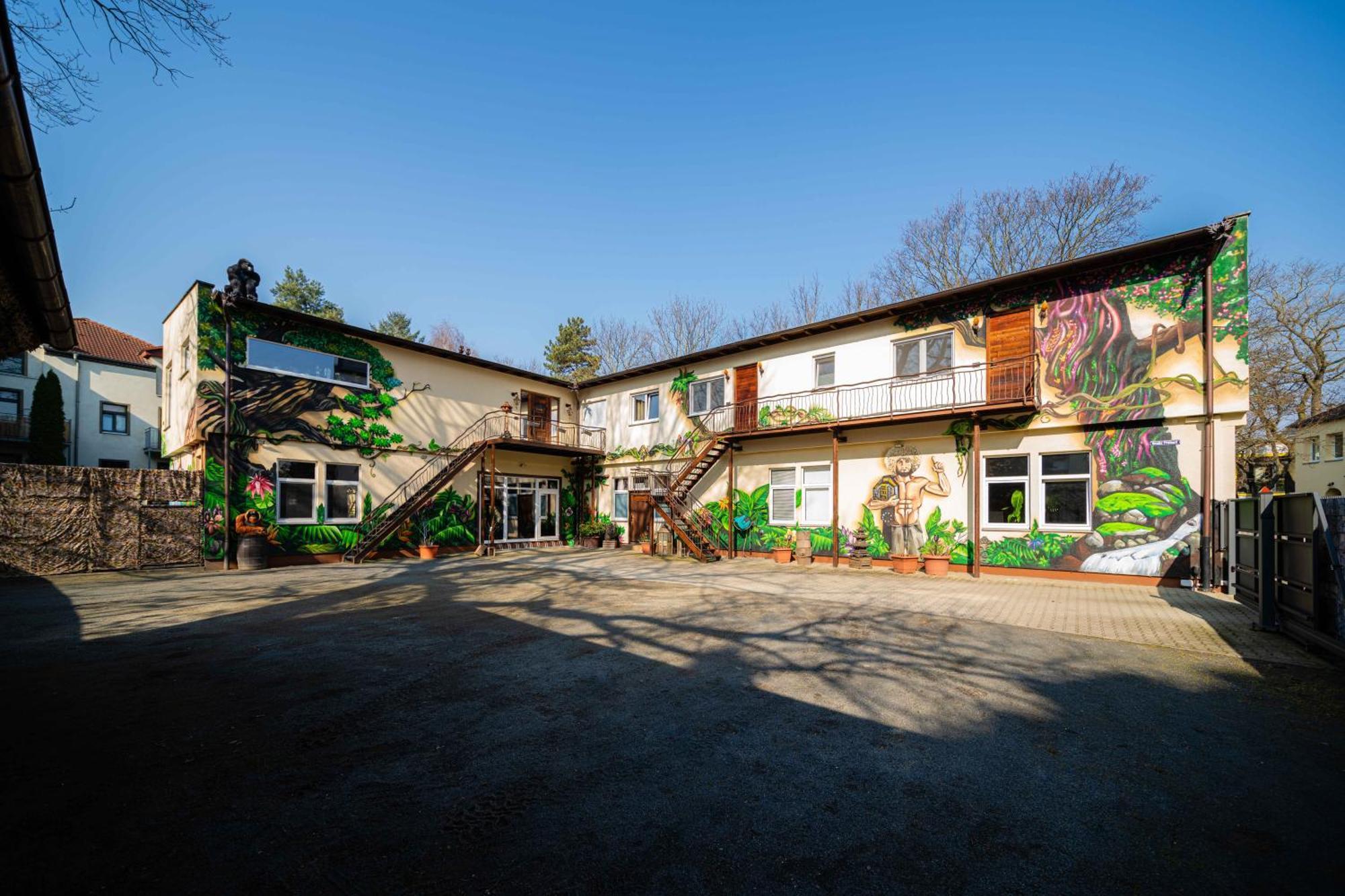 Apartment White Der Sportschule Badura Leipzig Bagian luar foto